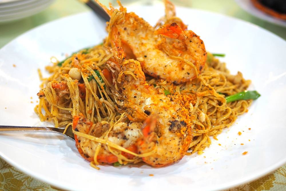 The truffle HK 'yee mee' has a lovely 'al dente' texture that is topped with pan fried river prawns