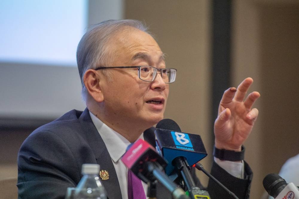 Datuk Seri Wee Ka Siong explains that maritime trade between Malaysia and Indonesia using small vessels are not restricted. — Picture by Shafwan Zaidon