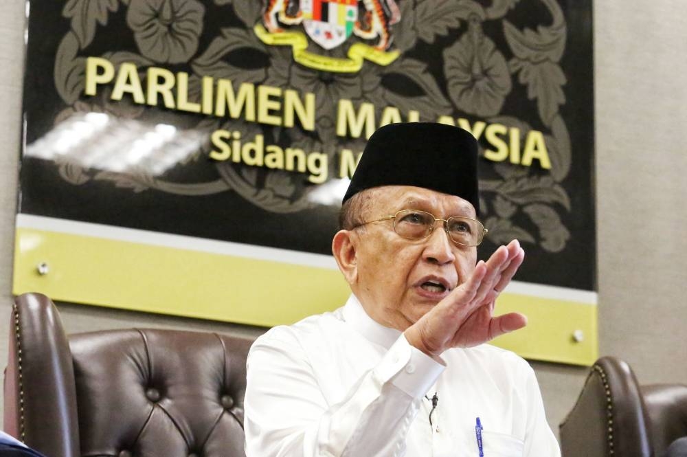 Tan Sri Rais Yatim speaks during a press conference in Parliament January 14, 2022. — Picture by Choo Choy May