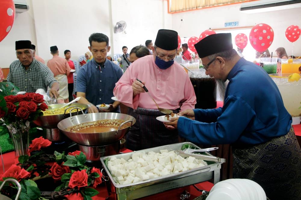 Amid Tajuddin controversy, foreign minister says Putrajaya screens ...
