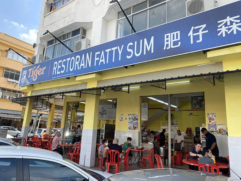 Restoran Fatty Sum has outdoor seating that is much more comfortable for their patrons.