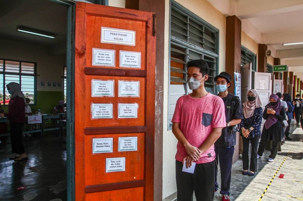 Over 40 per cent of youths in a survey said they have not decided on which party to vote for in the 15th general election. — Picture by Hari Anggara