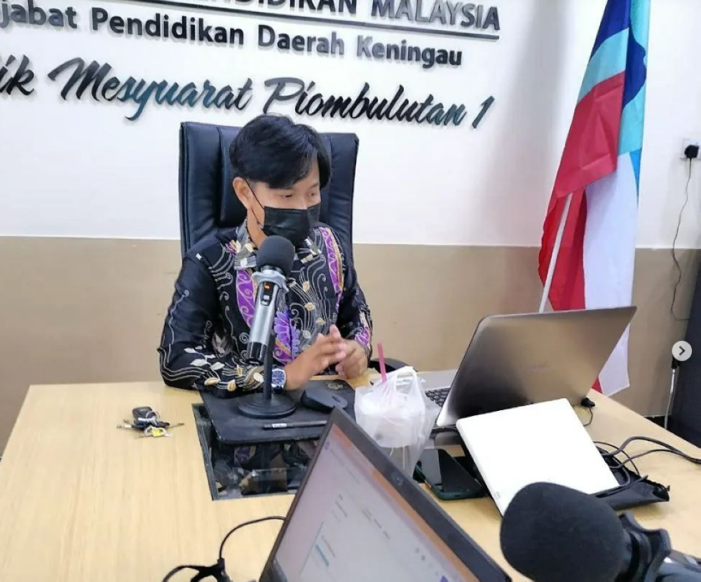 Sabah vocational teacher Khalifa Affnan wins the 2022 Cambridge Dedicated Teacher Awards. — Picture via Instagram