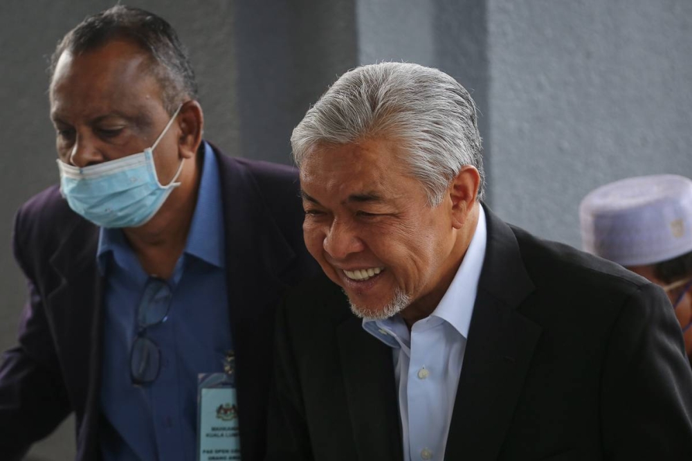 Datuk Seri Ahmad Zahid Hamidi arrives at the Kuala Lumpur High Court Complex, May 26, 2022. — Picture by Yusof Mat Isa