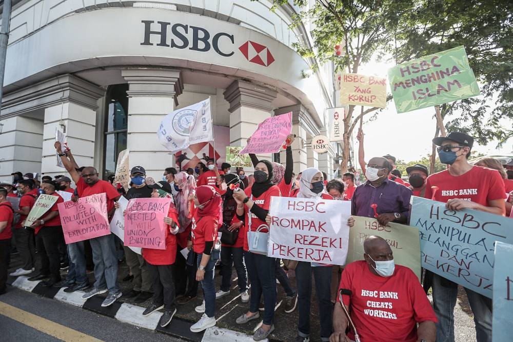 National Union of Bank Employees (Nube) members staged a picket in front of HSCB office in Ipoh May 26, 2022. — Picture by Farhan Najib
