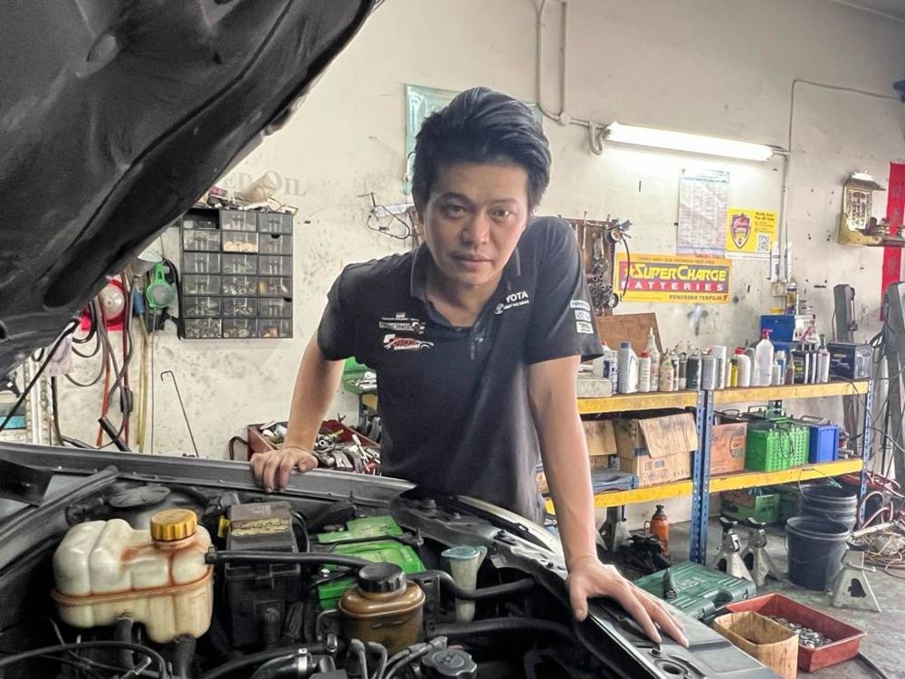 Hong Fatt Garage proprietor and mechanic Yeap Leong Eng said since the reopening of the border last month, there has been a gradual increase in Singapore customers. — Picture by Ben Tan