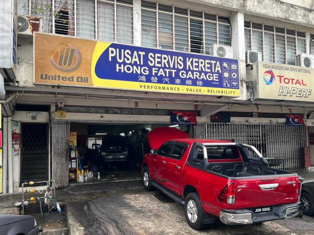 Hong Fatt Garage workshop is popular with Singaporeans as well as Malaysians working in the island republic as its location near the Second Link Crossing is very convenient. — Picture by Ben Tan