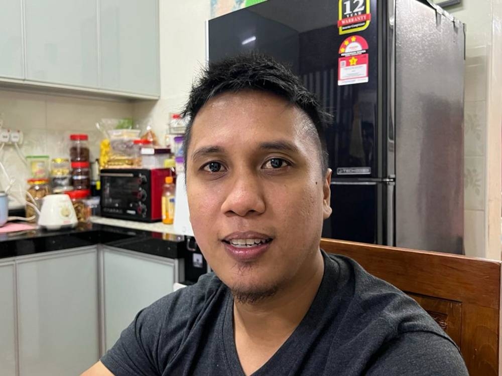 Mohamad Ridwan Mustafa can now look forward to improving his restaurant in Taman Universiti near Johor Baru. — Picture by Ben Tan