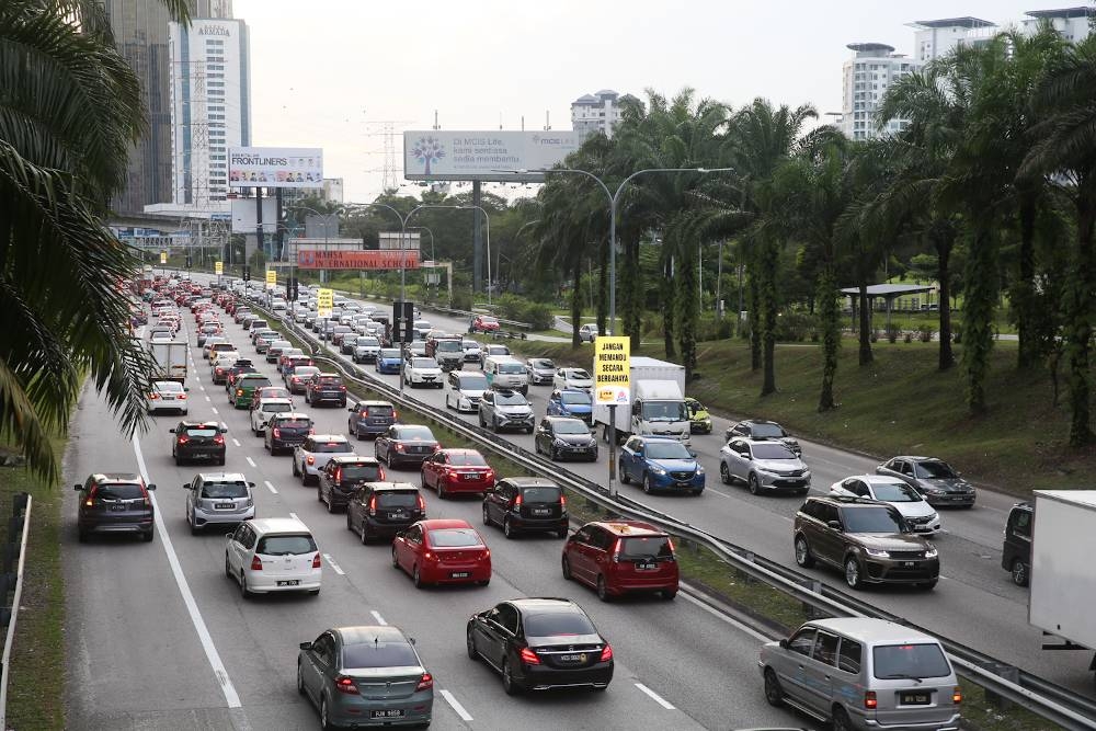 Opposition lawmaker Liew Chin Tong  claimed that driving has become a necessity for half of Malaysia's population as there are very few first- and last-mile connections on the road.  —  Picture by Choo Choy May