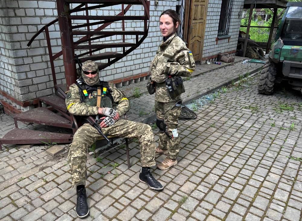 Ukrainian servicemen pose in the village of Kutuzivka, Kharkiv region on May 27, 2022, amid the Russian invasion of Ukraine. — AFP pic