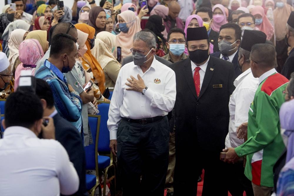 Minister in the Prime Minister’s Department (Economy) Datuk Seri Mustapa Mohamed arrives at the launching of the Subnational Statistics of State Legislative Assembly and Key Findings Population and Housing Census of Malaysia 2020 in Jeli May 29, 2022. — Bernama pic