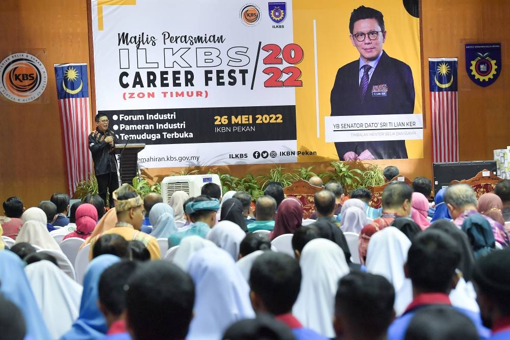 Deputy minister calls for more non-Bumiputera youth involvement in govt-related programmes - Vimarsana News