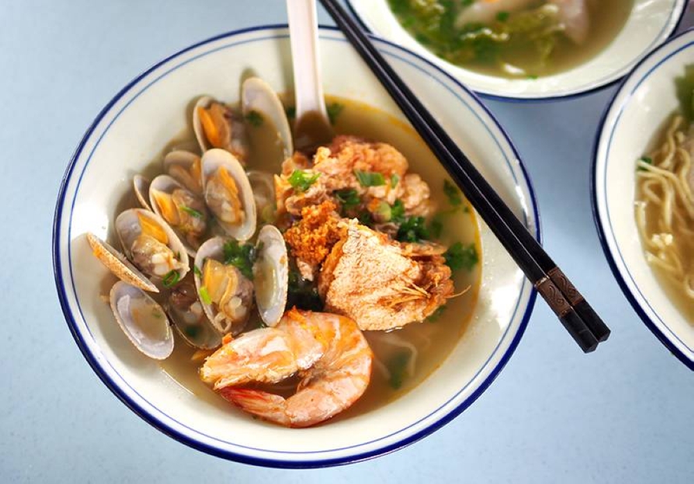 If you wish to sample a little of everything at Pangkor Seafood Noodle, go for the assorted seafood noodles with the 'lala' clams, prawn and fried ling fish head