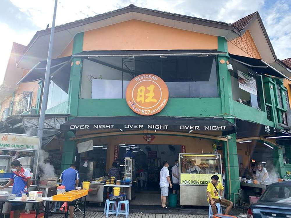 The stall is inside this coffee shop that is slightly further away from the Sri Petaling commercial area