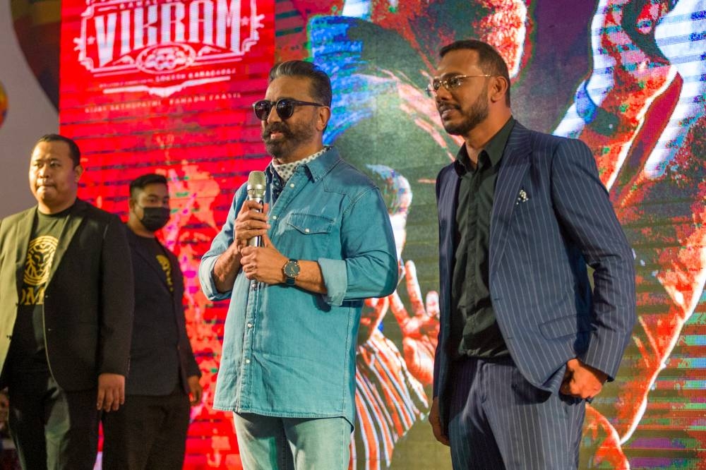 Kamal on stage having a moment with his fans as they cheered him on at Nu Sentral, on Sunday. Together with him is DMY's founder and chairman Datuk Mohamed Yussof. — Picture By Devan Manuel