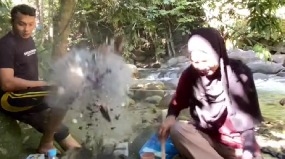 Campfire barbecue 'explosion' in Kalumpang takes couple by surprise ...