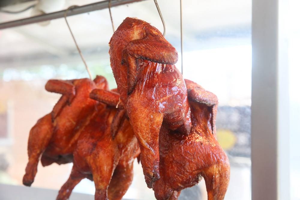 Fearing the 'end' of chicken rice in Singapore many users have voiced their frustrations on Twitter. — Picture by Choo Choy May