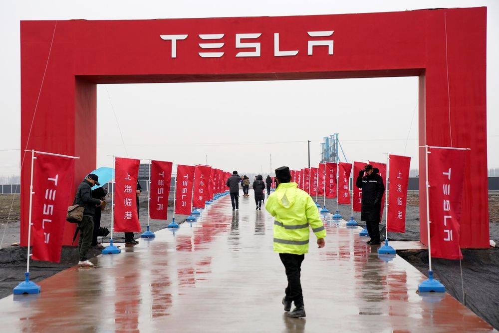 The threat of layoffs and the return-to-office order come as Tesla engineers are watching their stock-based compensation drop. Tesla faces some of the same problems assailing other companies, such as China lockdowns. — Reuters pic