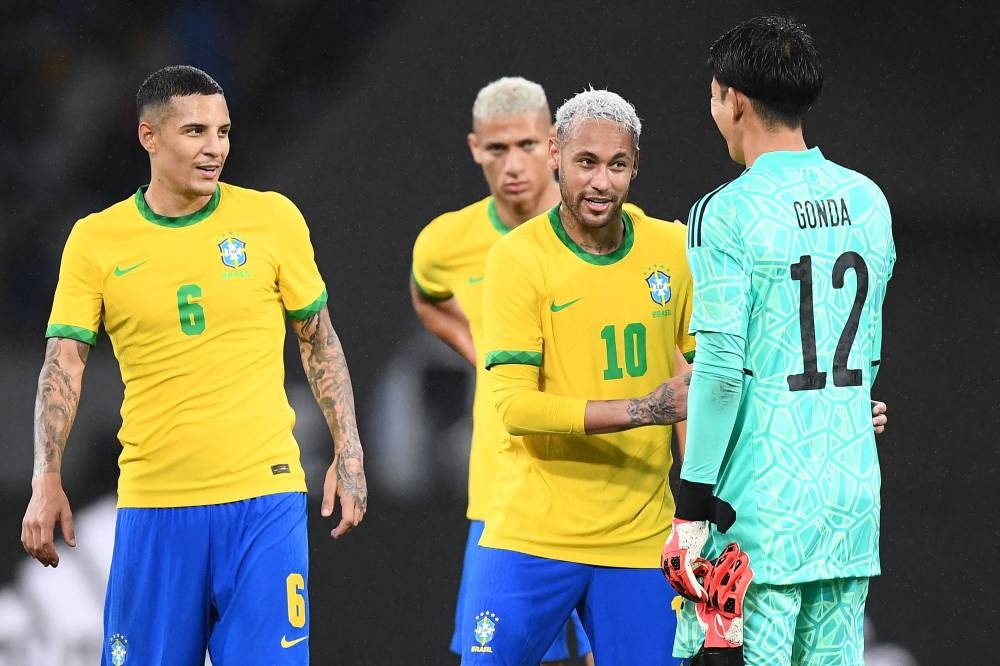 Brazil’s forward Neymar is greeted by Japan’s goalkeeper Shuichi Gonda as Japan’s midfielder/forward Wataru Endo (let) looks on following the friendly match between Japan and Brazil at the National Stadium in Tokyo, June 6, 2022. — AFP pic 