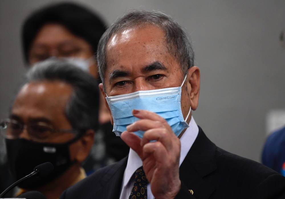 The proposed special parliamentary sitting to table and debate the highly anticipated Anti-Party Hopping Bill will not proceed Law Minister Datuk Seri Wan Junaidi Tuanku Jaafar said today. — Bernama pic