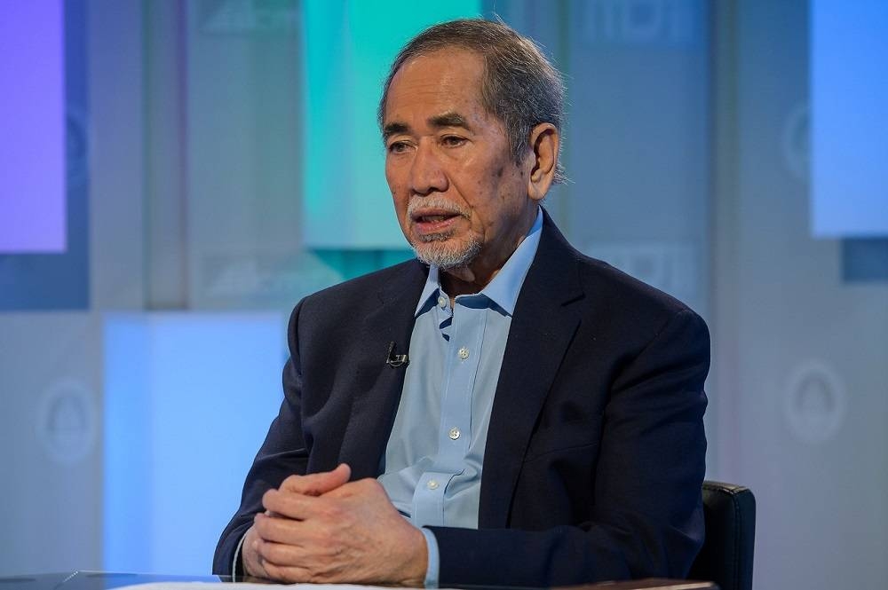 Datuk Seri Wan Junaidi Tuanku Jaafar said that amending the laws in favour of abolishment of the death penalty would not work retrospectively, which would still leave death row inmates hanging. ― Bernama pic