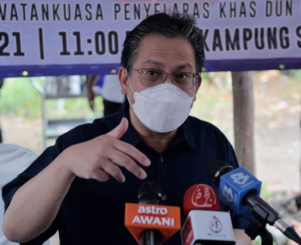 Johor Umno deputy chief Datuk Nur Jazlan Mohamed speaks to the media in Kampung Sungai Pinang, Perling, Johor December 11, 2021. — Bernama pic