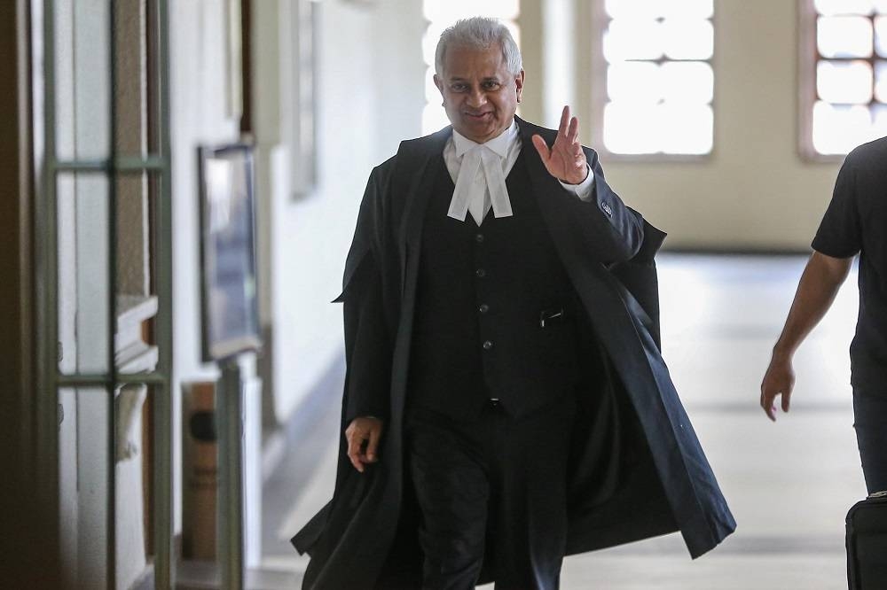 Tan Sri Tommy Thomas at the Kuala Lumpur Court Complex February 4, 2020. — Picture by Hari Anggara