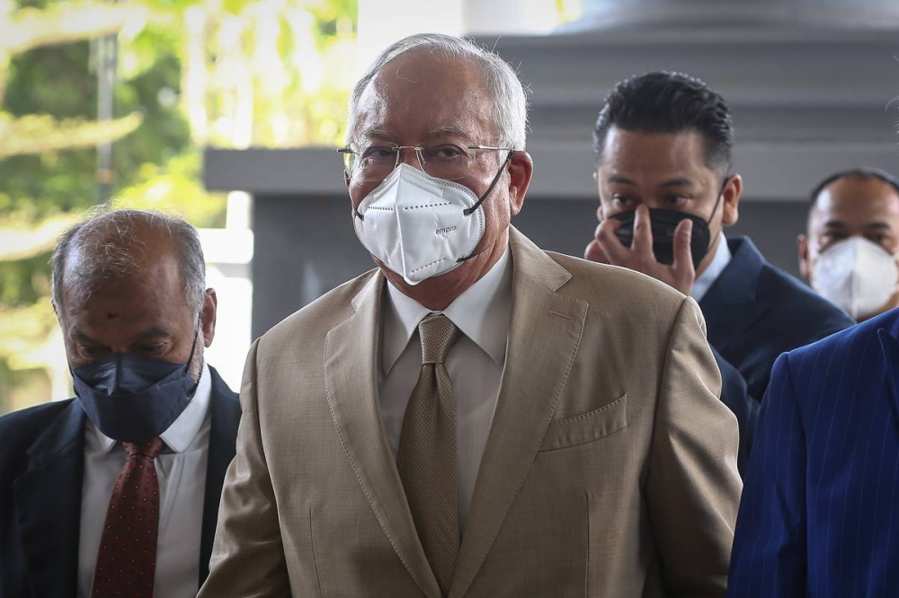 Datuk Seri Najib Tun Razak arrives at the Kuala Lumpur High Court June 15, 2022. — Picture by Yusof Mat Isa