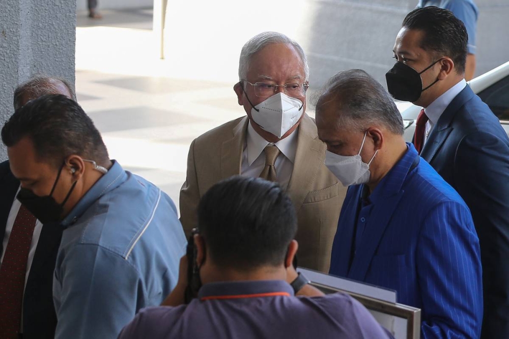  Datuk Seri Najib Razak arrives at the Kuala Lumpur High Court June 15, 2022. — Picture by Yusof Mat Isa