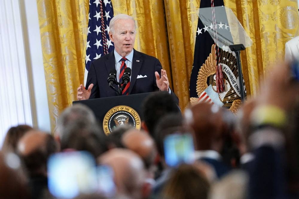 Biden blasts oil refiners for record profits on pain at the pump ...