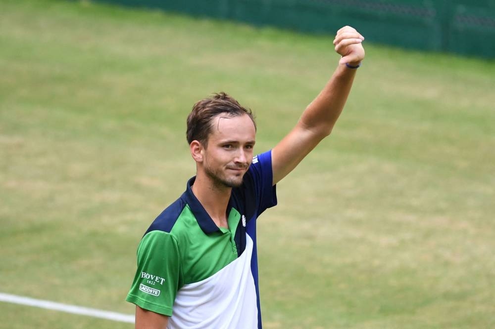 Medvedev into Halle last-eight after another victory over Ivashka
