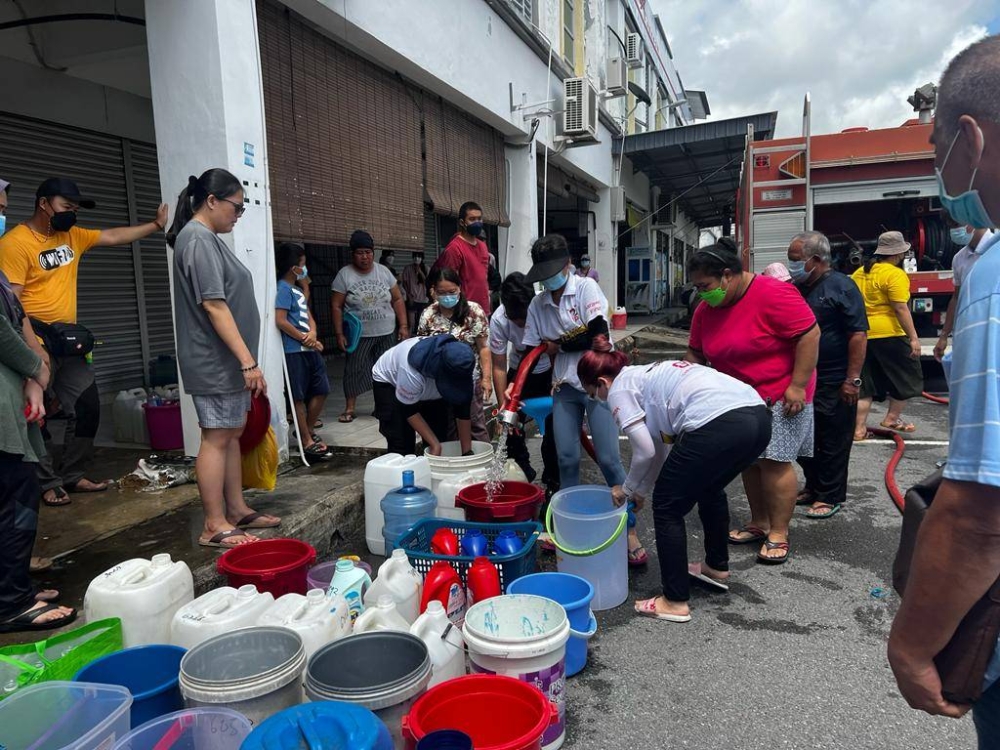 Water supply woes force residents in Miri to queue up for water - Vimarsana News