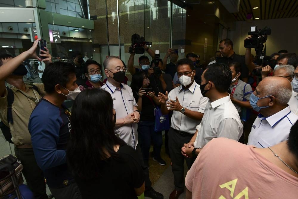 Johor Baru Mentri Besar Datuk Onn Hafiz Ghazi and Transport Minister Wee Ka Siong at the flag-off ceremony of the Tebrau shuttle at Johor Baru Sentral Station. — Bernama pic