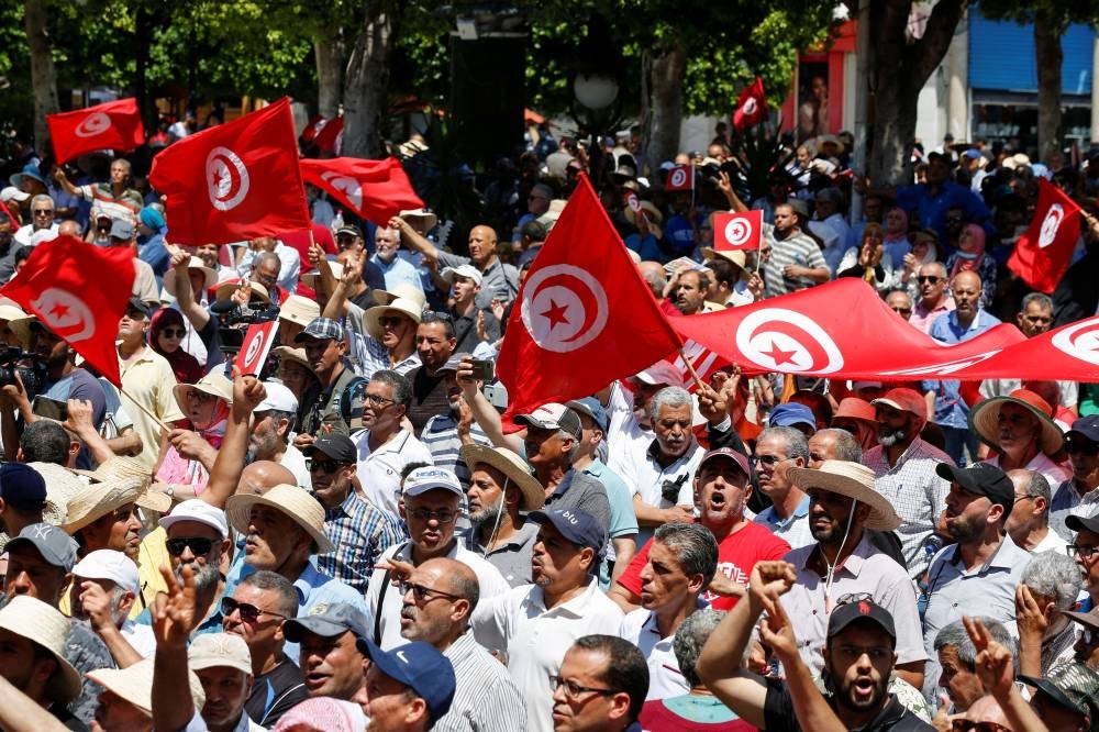 Hundreds protest in Tunis against president's plan for constitution