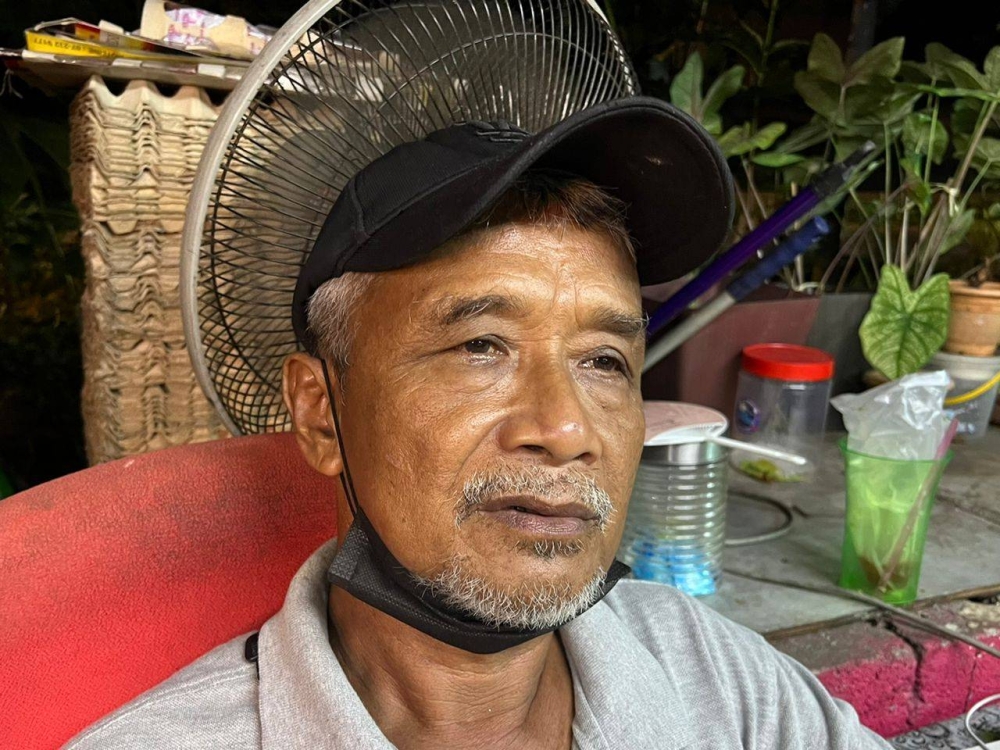 Kampung Tuah Jaya food trader Azman Sapari speaks to Malay Mail in Johor Baru on June 20, 2022. — Picture by Ben Tan