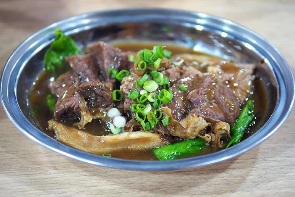 The braised sirloin beef has a tender texture.