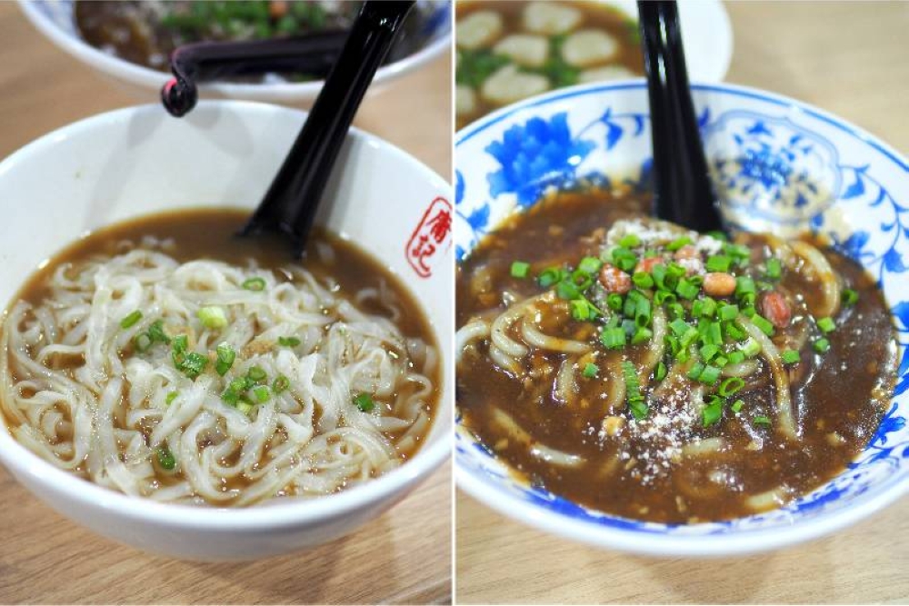 The beef broth is rich tasting from brewing with beef and herbs (left). For the weekend, you can order the dry beef noodles that is tossed in a rich, dark sauce made from boiling down the beef broth (right).