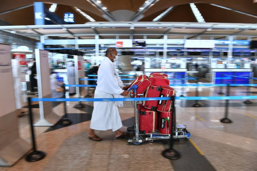 Checks by the Malaysian Immigration Department showed that Haj pilgrims from Malaysia do not have any travel restrictions imposed on them either by the Inland Revenue Board, Customs Department or the police. — Bernama pic