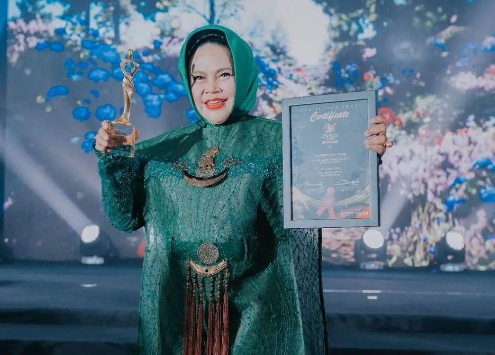 Indonesian legendary singer Hetty Koes Endang who's well known in Malaysia said she has recorded a total of 150 albums in the span of 52 years as a singer. — Picture via Instagram/ Hetty Koes Endang
