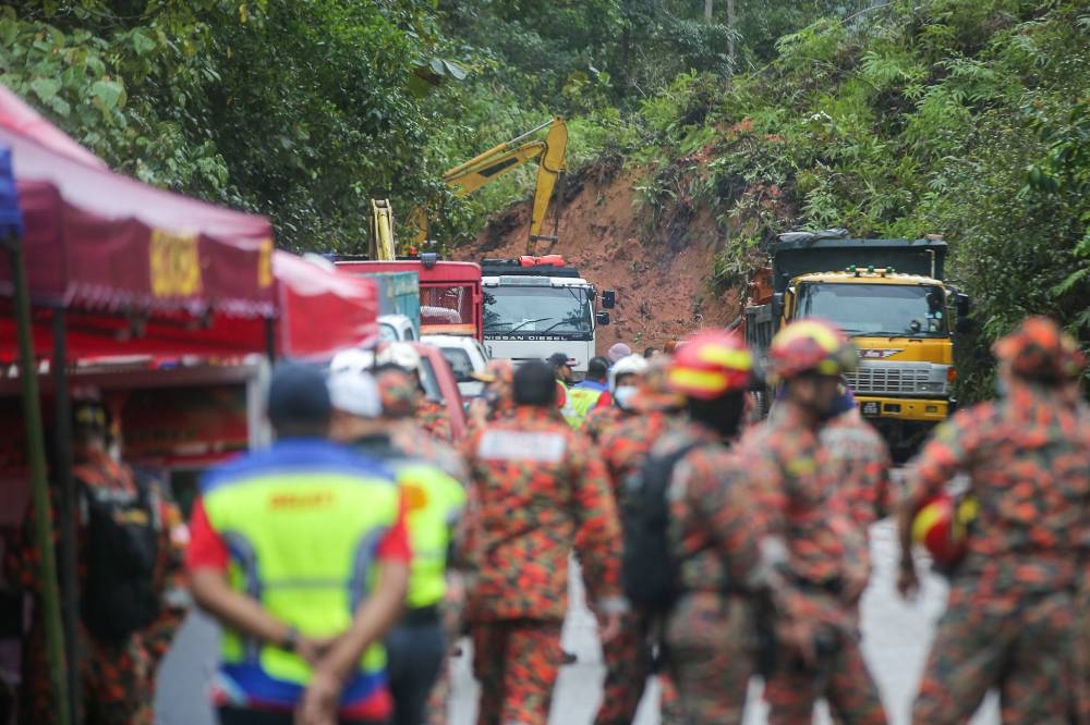 The Ministry of Housing and Local Government in a statement said the guidelines developed by the Works Ministry were aimed at reducing the risk of landslides in critical public infrastructure areas such as roads, dams, telecommunications and public buildings. — Picture by Farhan Najib