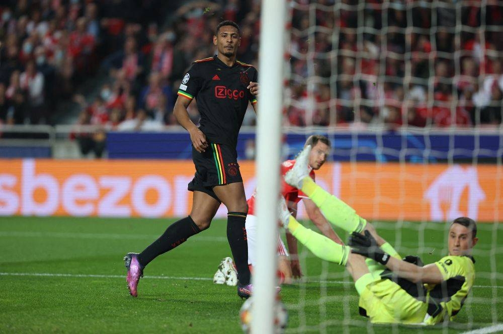 Ajax Amsterdam’s Sebastien Haller scores their second goal against Benfica at Estadio da Luz, Lisbon February 23, 2022. The 28-year-old Ivory Coast international is reportedly poised to ink a four-year deal with Dortmund to replace Erling Haaland, who has joined Premier League champions Manchester City. — Reuters pic