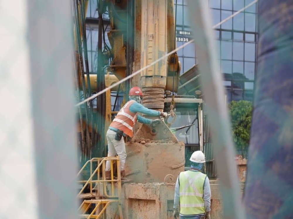 The number of workplace fatalities this year has reached 27, with the latest workplace death occurring on Wednesday after a 32-year-old migrant worker was crushed between crane parts. ― TODAY pic