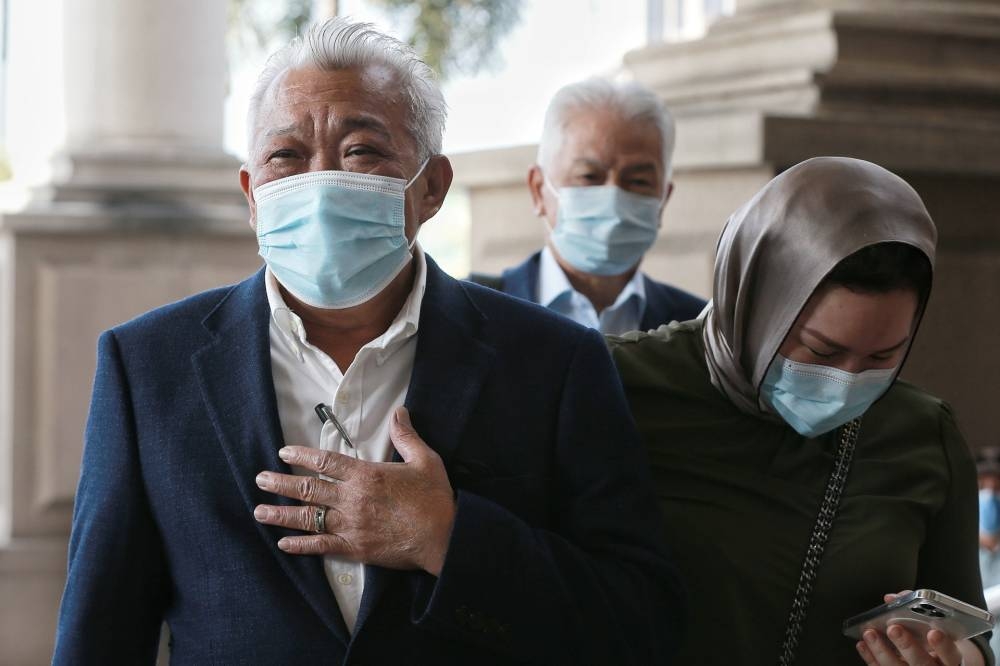 Datuk Seri Bung Moktar Radin and his wife, Datin Seri Zizie Izette A. Samad (right), at the Kuala Lumpur Courts Complex, February 23, 2021. — Picture by Ahmad Zamzahuri