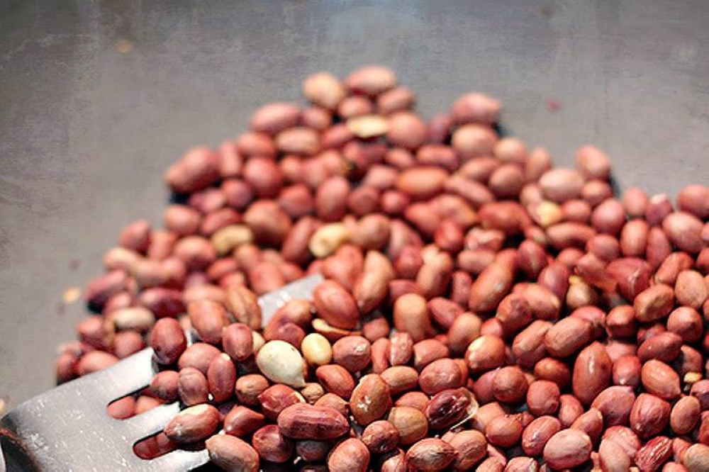 Dry fry the peanuts over low heat.