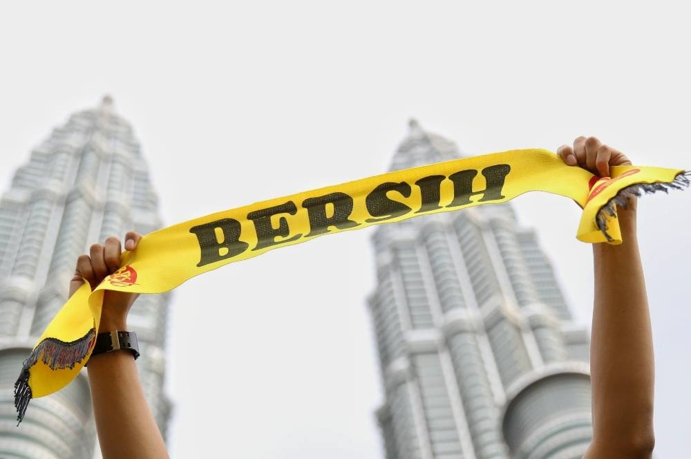 A participant holds up a banner at the Bersih 5 rally near KLCC in Kuala Lumpur, November 19, 2016. ― Picture by Saw Siow Feng