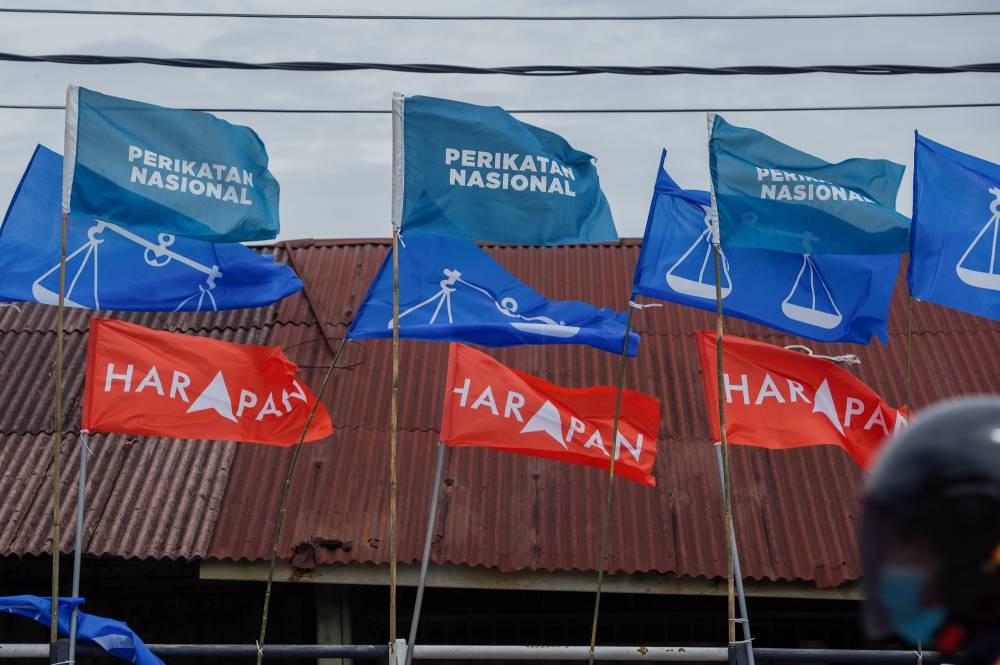 Perikatan Nasional and Pakatan Harapan flags are pictured along Jalan Klebang in Melaka November 10, 2021. ― Picture by Shafwan Zaidon