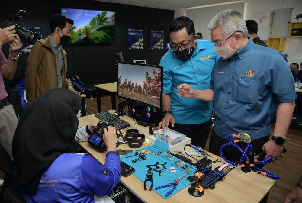 Minister of Science, Technology and Innovation Datuk Seri Dr Adham Baba (right) during a visit to the Malaysian Air Sports Federation (MSAF) Center of Excellence after the inauguration and launch of Drone Edu Challenge IR 4.0 2022 in Iskandar Puteri, June 25, 2022. — Bernama pic