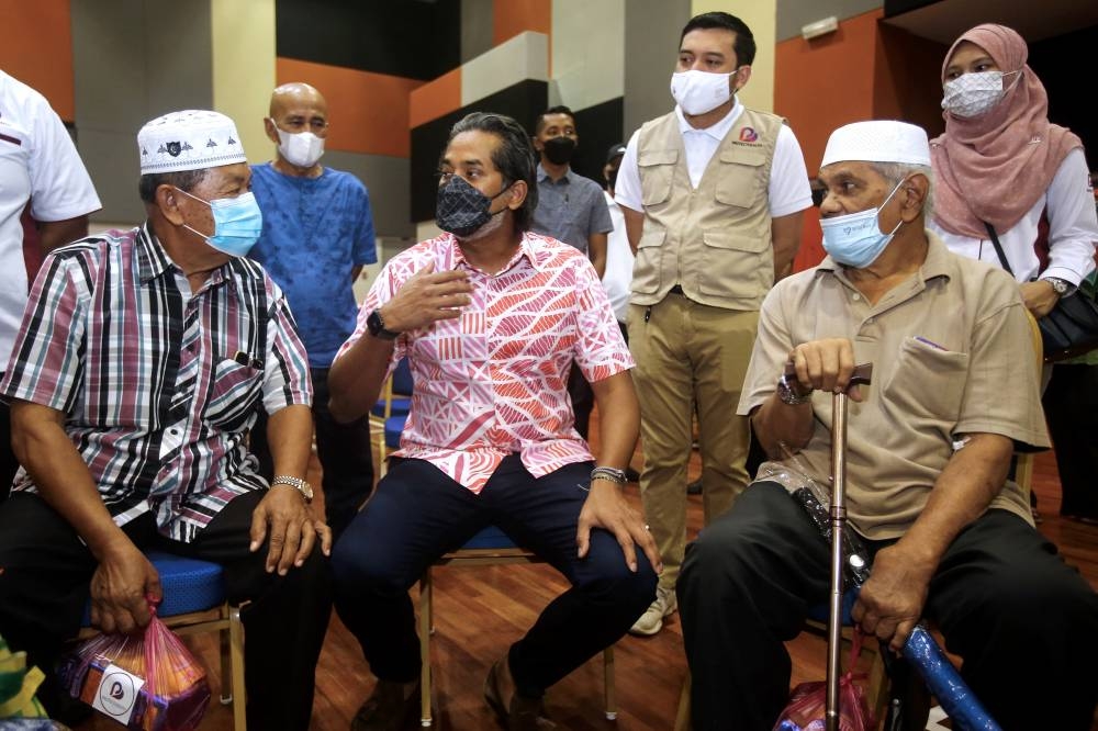 Health Minister Khairy Jamaluddin speaks to attendees during the Skim Peduli Kesihatan programme for the B40 group (PeKa B40) in Rembau June 26, 2022. — Bernama pic