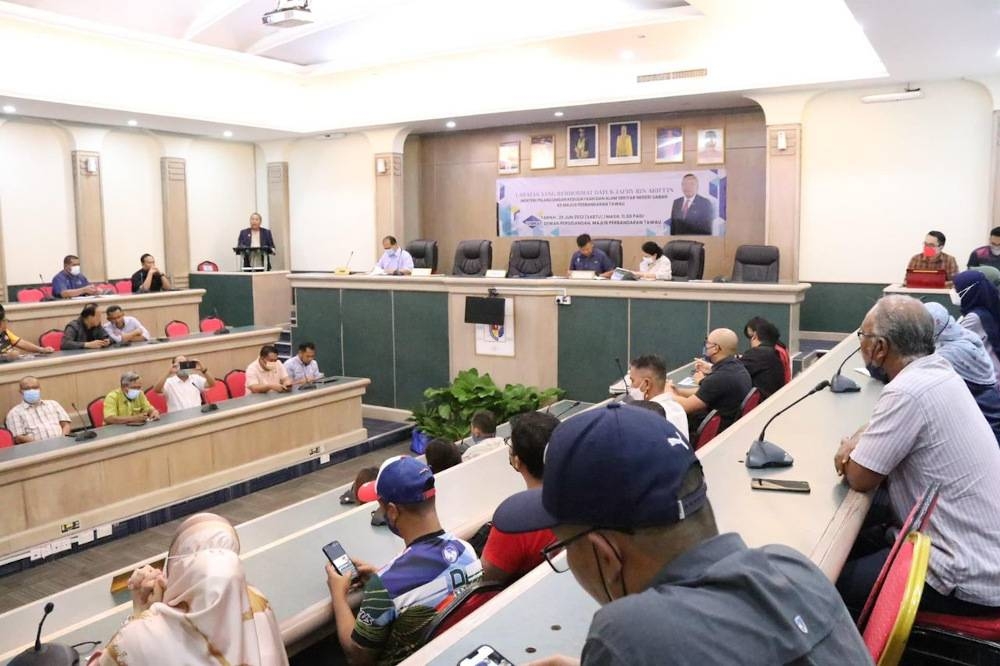 Sabah Tourism, Culture and Environment Minister Datuk Jafry Ariffin speaking at the working visit to the Tawau Municipal Council in Tawau June 25, 2022. — Borneo Post pic