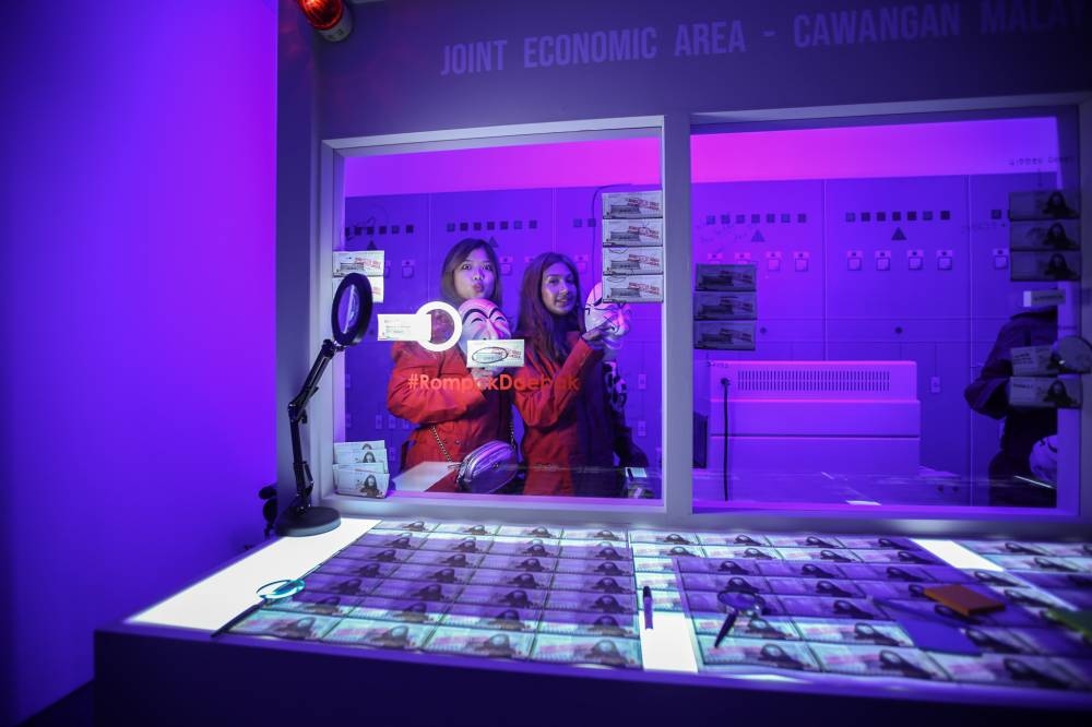 Will you be able to pull off the heist? — Picture by Ahmad Zamzahuri